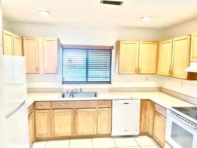 Building Photo - 1647  Cabot Lane A10 Wellington Fl 33414