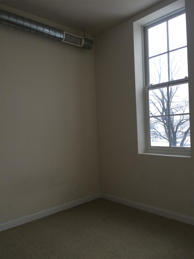 Building Photo - 103 Kings Road - 304