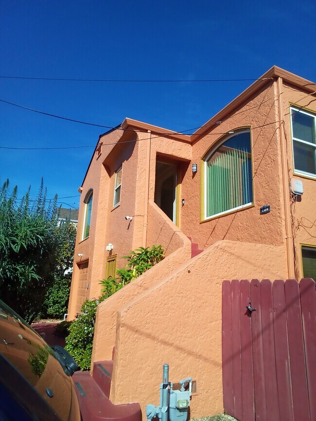 Foto del edificio - 1426 Amador St