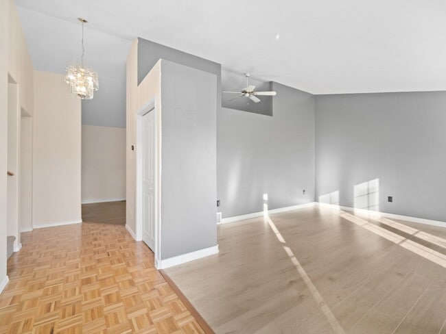 Foto del edificio - Spacious Home with Fenced Yard & Garage – ...
