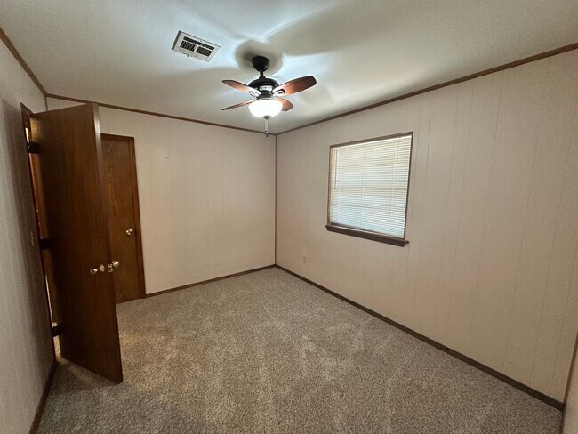 Foto del edificio - 3 Bed, 1 Bath Home for Rent – Del City