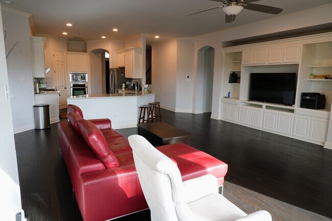 Building Photo - 5836 Sterling Dr
