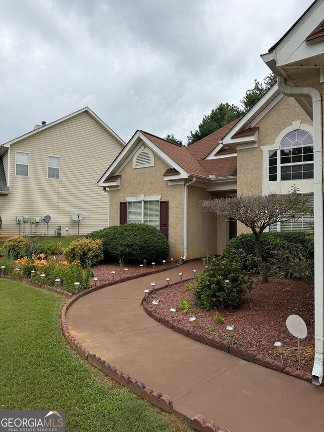 Building Photo - 5105 Yellow Pine Dr
