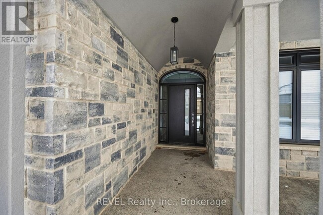 Building Photo - 7641 Drummond Rd