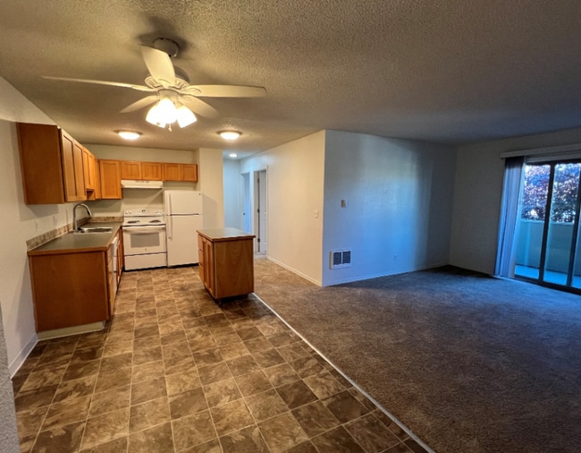 Building Photo - 17260 SW Heritage Ct