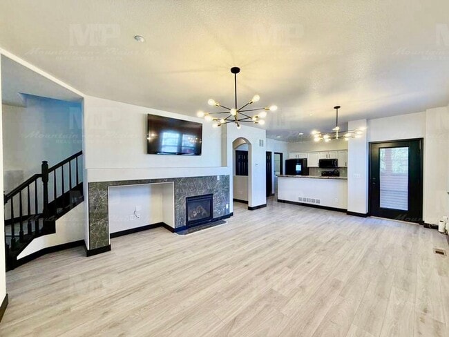 Foto del edificio - 3809 Rock Creek Dr