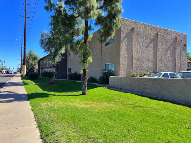 Foto del edificio - OPEN HOUSE -  INQUIRE:     LARGE ONE 1/BR ...