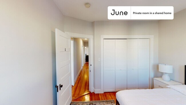 Building Photo - Private bedroom in 4 bed/1 bath Home