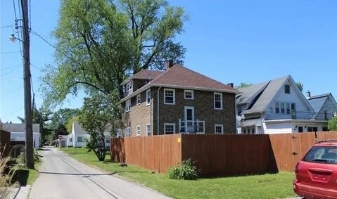 Building Photo - 1016 Alcott St