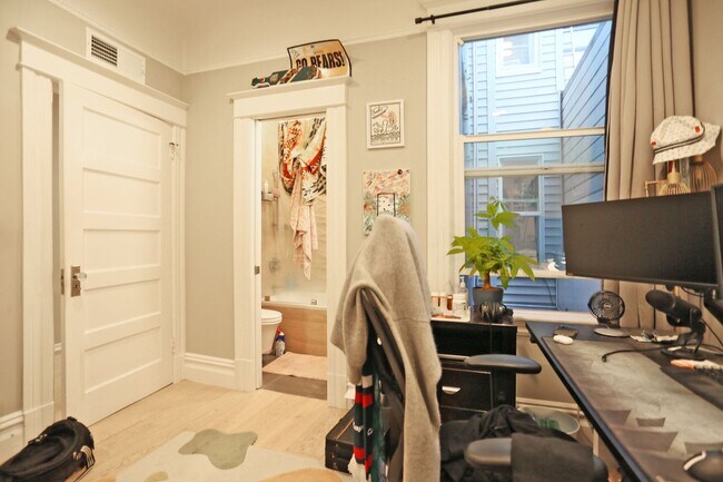 Foto del edificio - 2044 Powell St