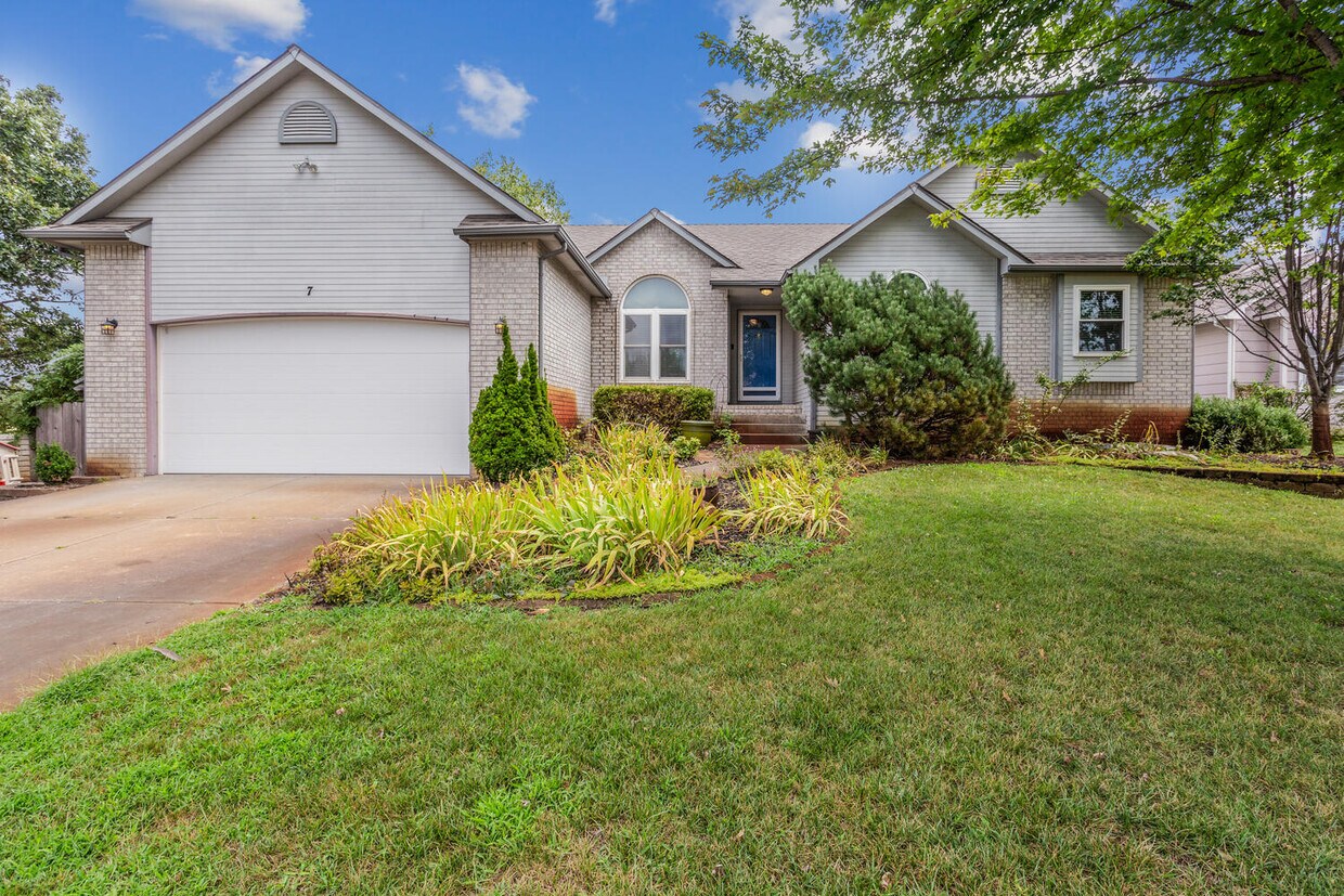 Primary Photo - 7 Valley Oaks Ct