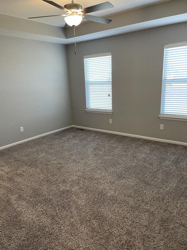 Building Photo - 605 Poplar Ct