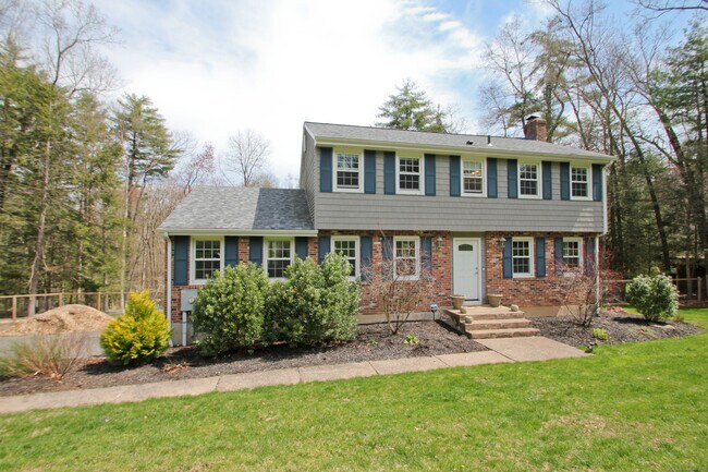 Foto del edificio - 14 Horseshoe Dr