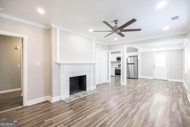 Building Photo - 1930 Northbrook Ave