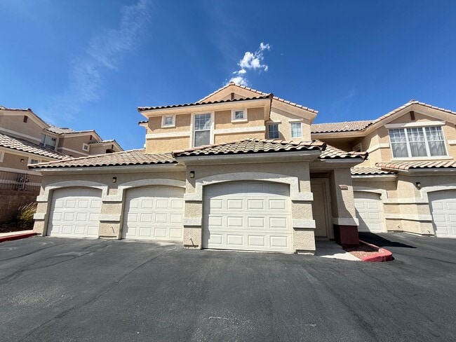 Building Photo - 5855 Valley Dr
