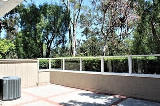 Building Photo - 15 Stanford