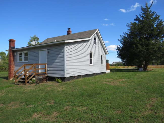 Building Photo - 3 Bedroom 2 Bath Home