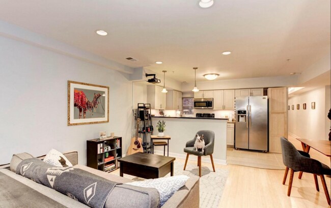 Foto del edificio - 1 + Den + Parking included! Modern Hidden ...