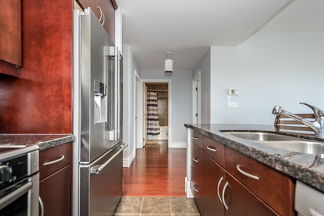 Building Photo - 550 Mariners Way