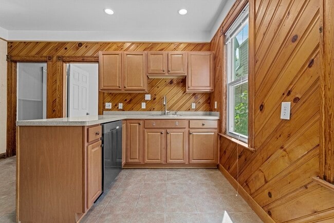 Building Photo - 789 Columbia Rd