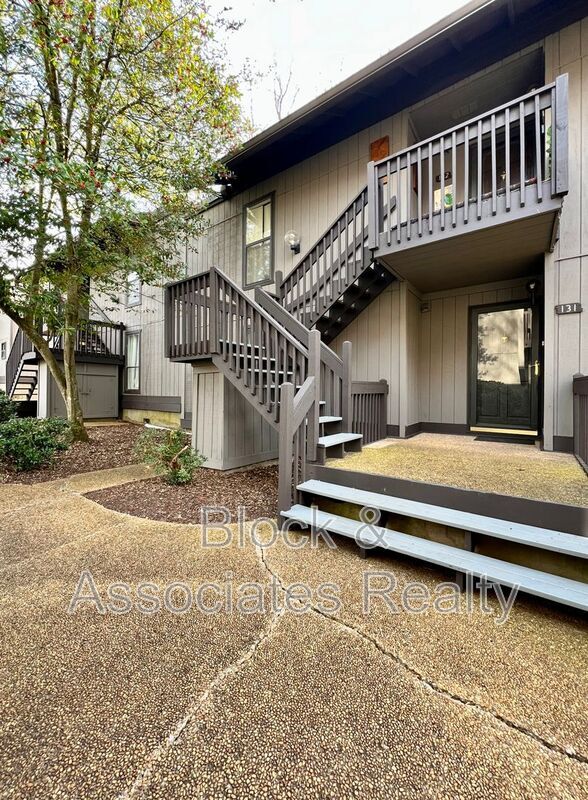 Building Photo - 131 Cedar Cove Ln