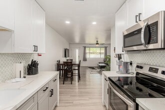 Building Photo - 6622 E Avalon Dr