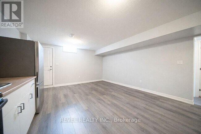 Building Photo - 31 Mair Ave