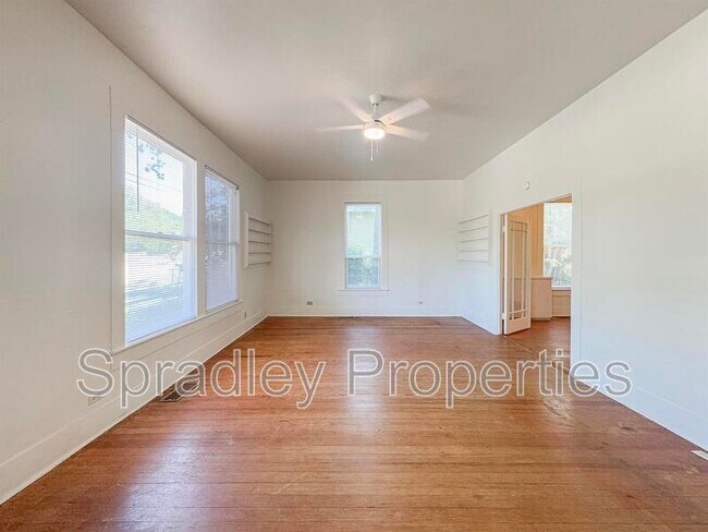 Foto del edificio - 305 N Pearl St