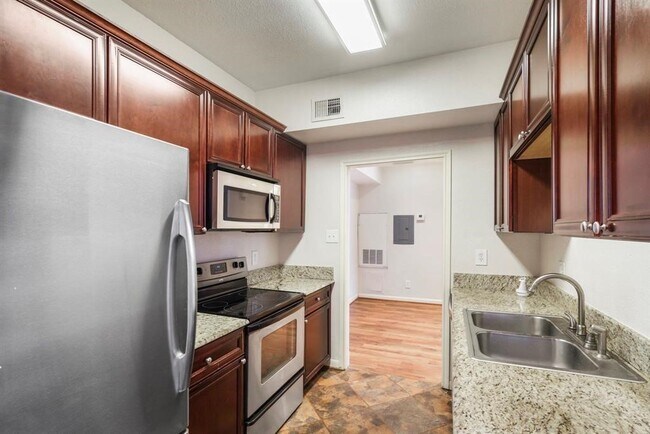 Foto del edificio - 2255 Braeswood Park Dr