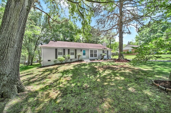 Building Photo - Wonderful Home Near Downtown Matthews!