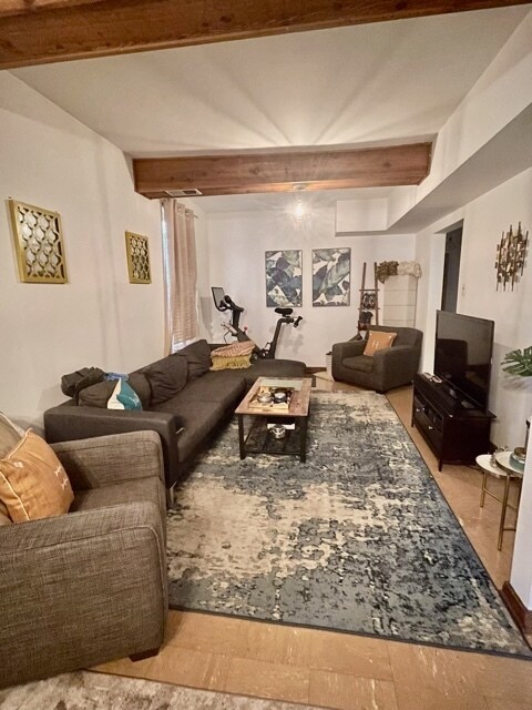 Living Rm - 1865 N Howe St