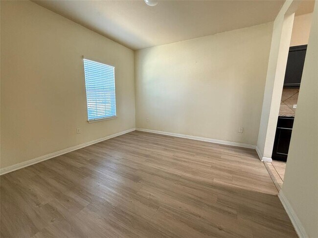Building Photo - 11112 Dawes Pl