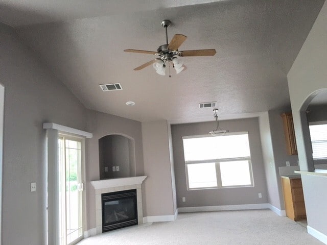Building Photo - Beautiful 1-Bedroom with Balcony & Garage Available for Move In NOW