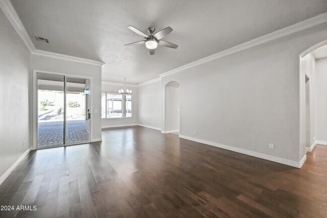 Foto del edificio - 6520 W Robin Ln