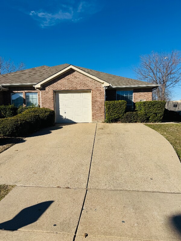 Photo - 5705 Swords Dr (Fort Worth, TX)