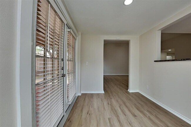 Foto del edificio - 4010 Spring Meadow Dr