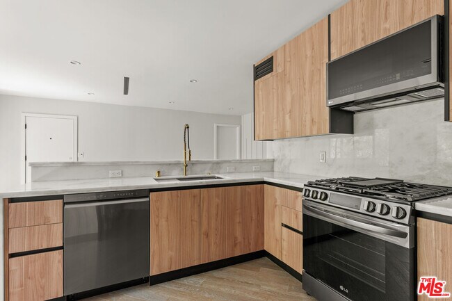 Foto del edificio - 1450 S Crescent Heights Blvd