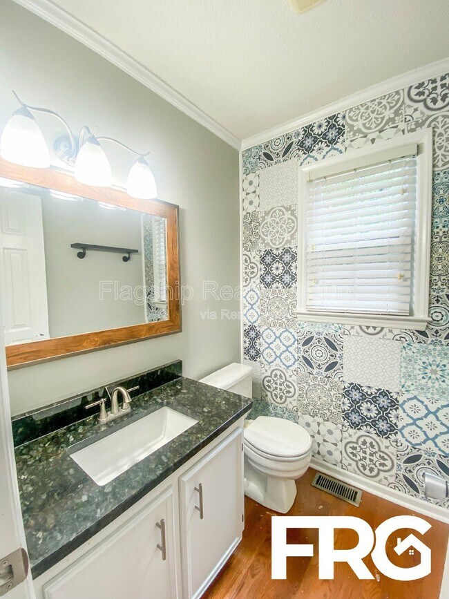 Foto del edificio - 305 Smith Pl