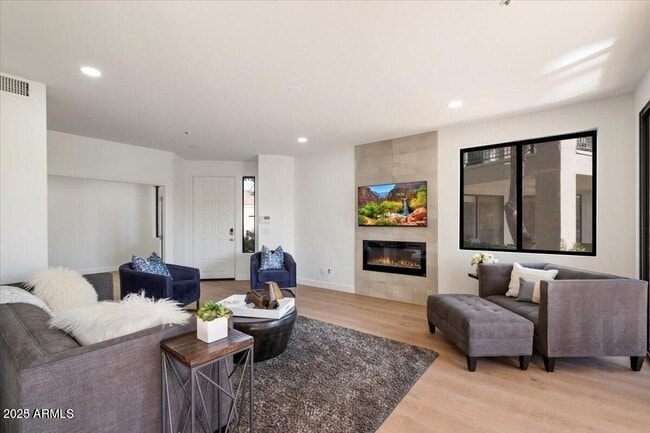 Building Photo - 7700 E Gainey Ranch Rd