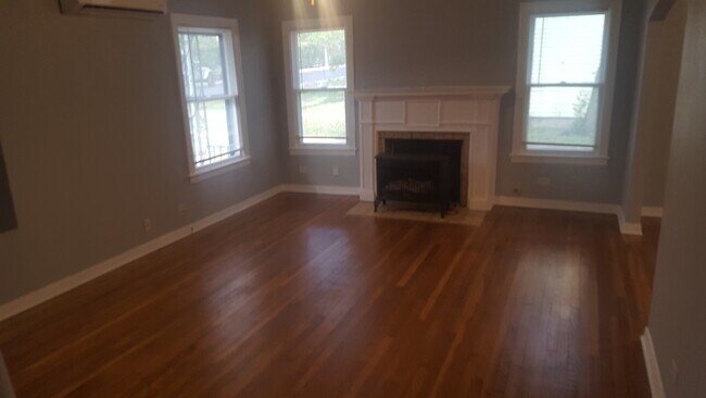 Building Photo - 422 Pershing Ave