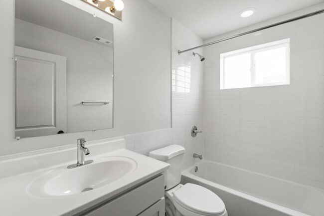 Photo - 2 bedroom in Chicago IL 60618 Apartment