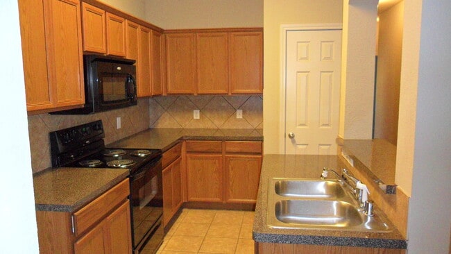 Photo - 814 Bur Oak Dr Townhome