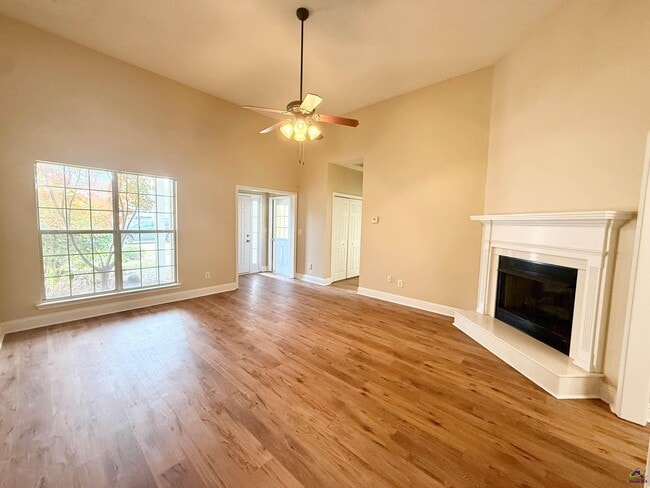 Foto del edificio - 200 Vining Way