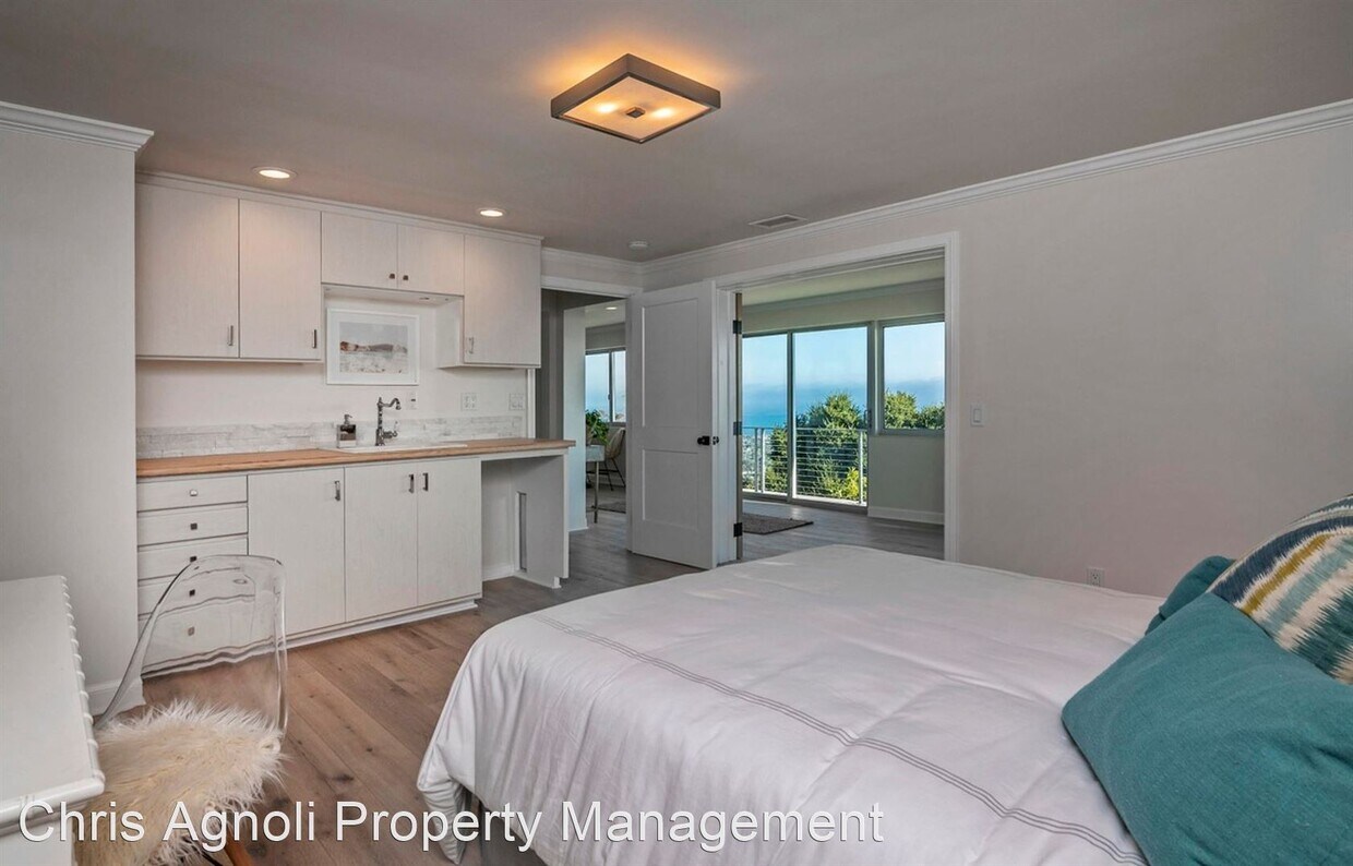 Building Photo - 4 br, 4.5 bath House - 365 Loma Media