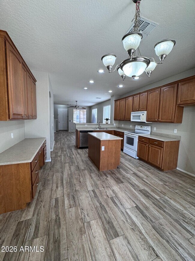 Foto del edificio - 3670 E Warbler Rd