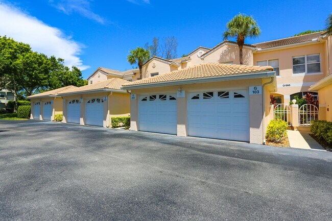 Foto del edificio - ** AVAILABLE FOR BOTH ANNUAL/SEASONAL**CLO...