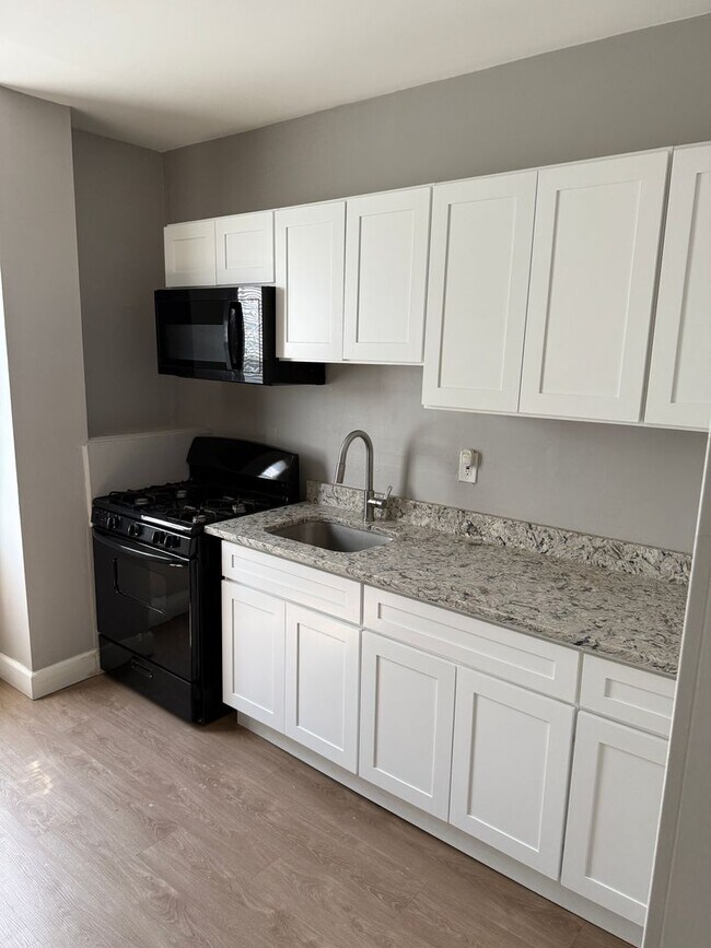 Foto del edificio - Three-bedroom Home In Baltimore