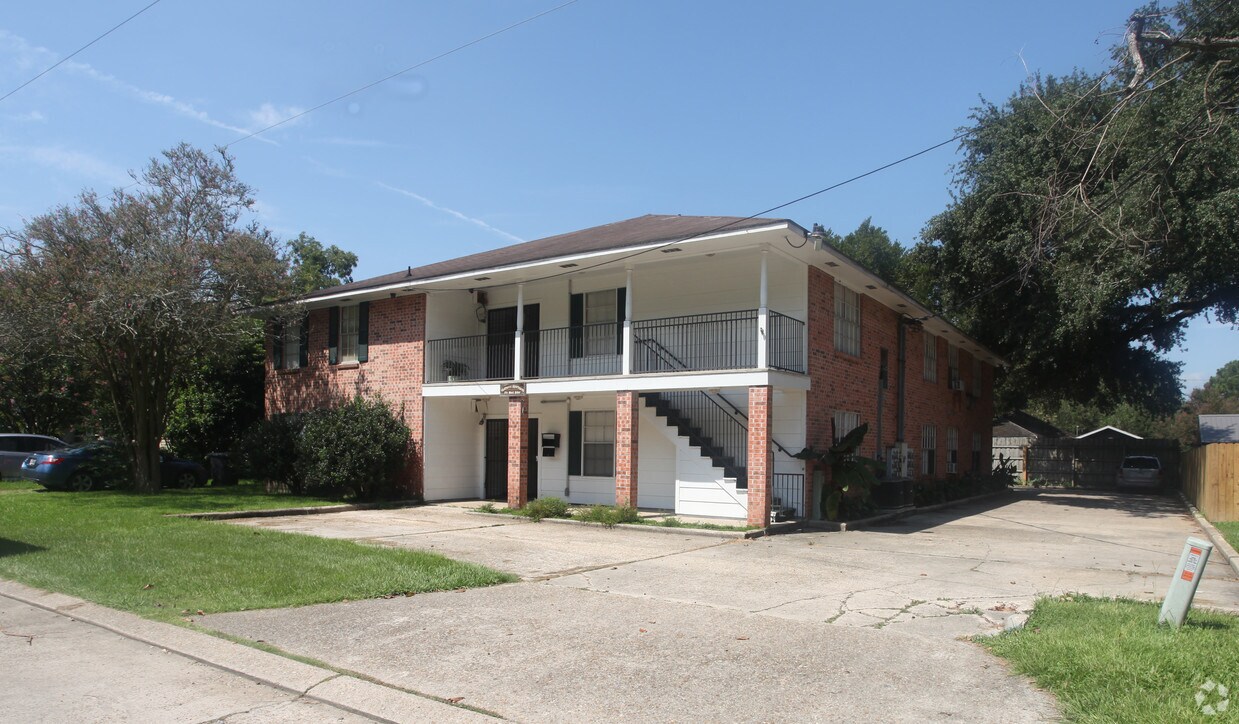 Primary Photo - Westmoor Apartments