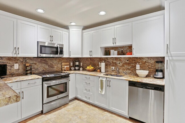 Building Photo - 2431 Del-Aire Blvd