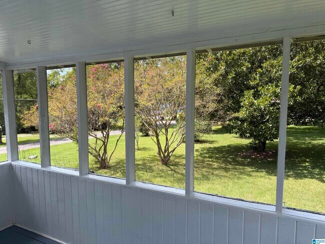 Foto del edificio - 2145 Pine Ln